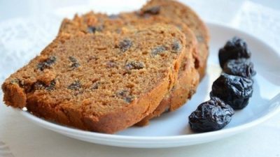 Медовый кекс с черносливом и корицей