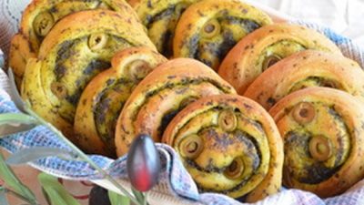 Мини-фокаччи с соусом «Сальса Верде»