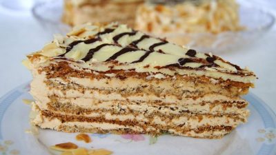 Мини-торт «Эстерхази» с орехами