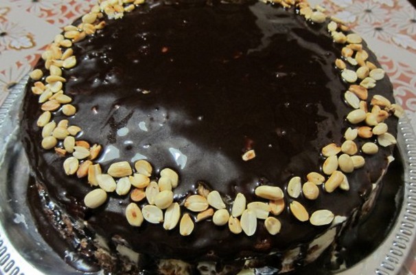 Как приготовить вафельный торт со сгущенкой: рецепт десерта, который мы любим с детства