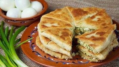 Молдавская плацинда с сыром
