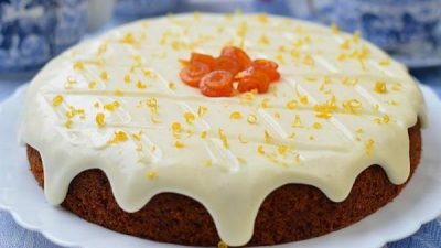 Морковный пирог с изюмом и лимонным кремом