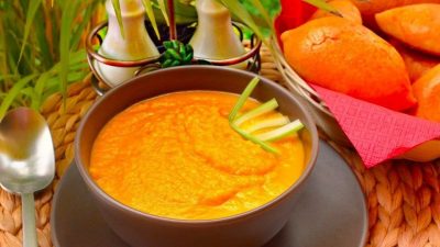 Морковный суп-пюре с сельдереем и чесноком