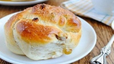 Мягкие пряные булочки с изюмом