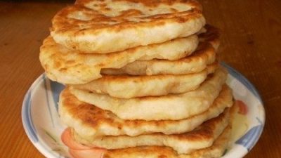 Мягкие сырные лепешки с начинкой из ветчины