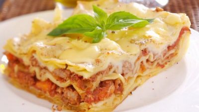 Мясная лазанья под белым соусом