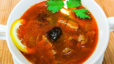 Мясная солянка с почками и салом