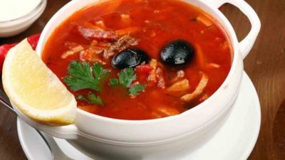 Мясная солянка с сервелатом по-домашнему