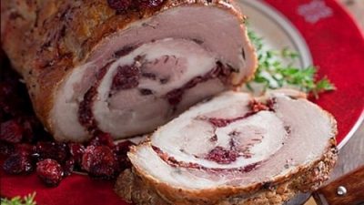 Мясной рулет с бренди и клюквой