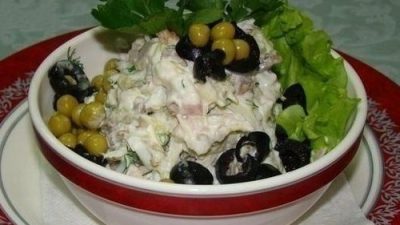 Мясной салат с маринованным огурцом