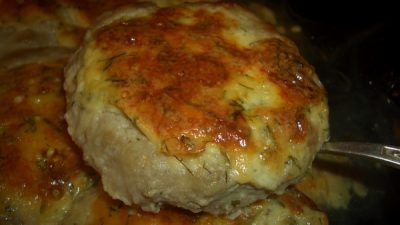 Мясные котлеты «Гнезда» с сыром