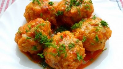 Мясные тефтели с рисом в подливке