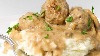 Мясные тефтельки в сметанном соусе