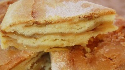Необычный яблочный пирог с заливкой