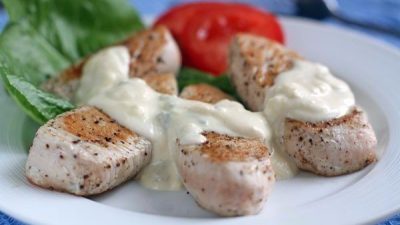 Нежная индейка под сливочно-сырным соусом