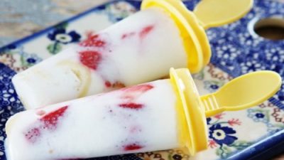 Нежное мороженое из йогурта с фруктами