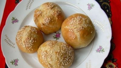 Нежные булочки с кунжутом