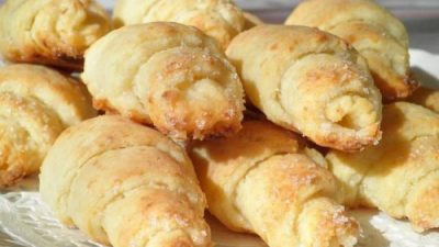 Нежные рогалики из творожного теста с корицей