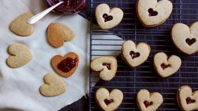 Нежные сахарные сердечки с медом