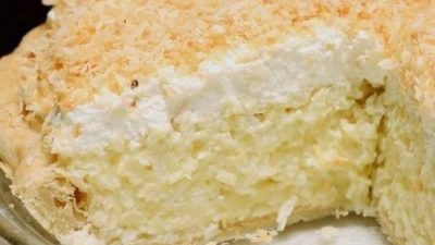 Нежный кокосовый пирог со сливочной начинкой