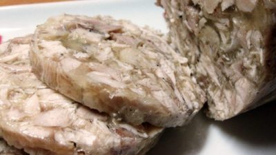 Нежный куриный рулет с орехами