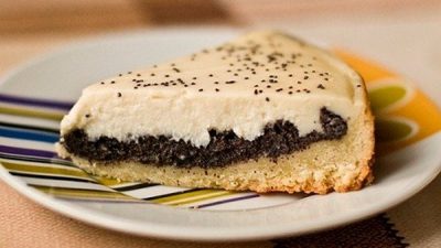 Нежный маковый пирог со сметанной заливкой