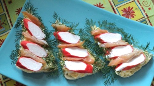 Новогодние бутерброды «Ёлочки» с рыбой и крабовыми палочками