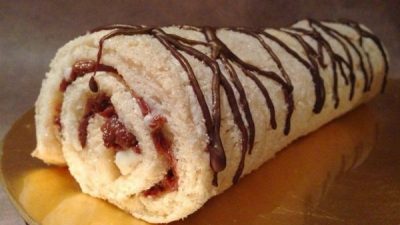 Очень быстрый рулет с джемом к чаю