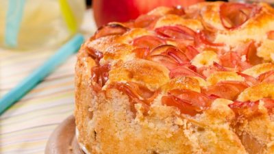 Очень вкусная шарлотка в духовке