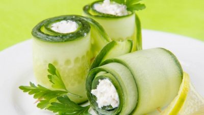 Огуречные роллы с авокадо и сыром