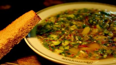 Окрошка с ревенем, морковью и редисом