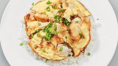 Омлет «Оякодон» с рисом и куриным филе