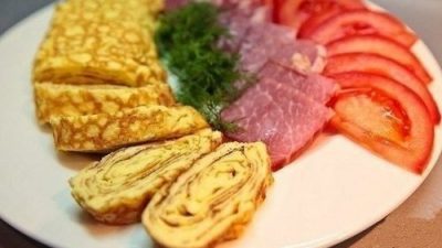 Омлет по-японски с вяленой говядиной