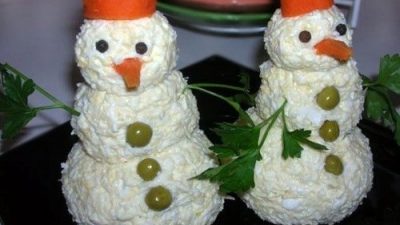 Оригинальная закуска «Сырные снеговики»