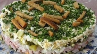 Оригинальный салат «На траве дрова»