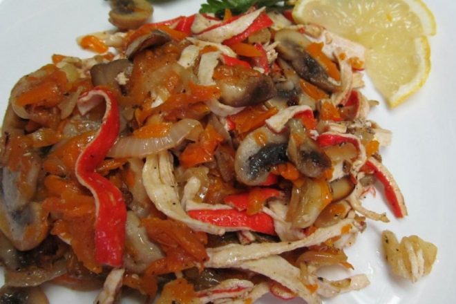 Оригинальный салат «Необыкновенный» с грибами
