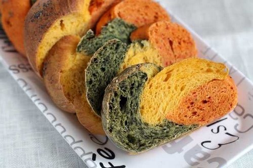 Оригинальный трехцветный хлеб