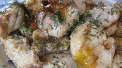 Осетр в панировке по-польски под сметанным соусом