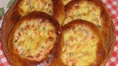 Остренькие ватрушки с колбасой