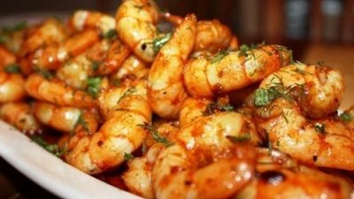 Острые креветки с лимоном в чесночном соусе