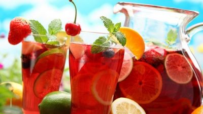 Освежающий напиток с клубникой и лаймом