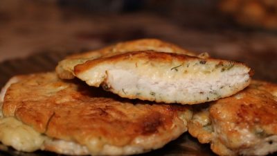 Отбивные из курицы с сыром, в кляре