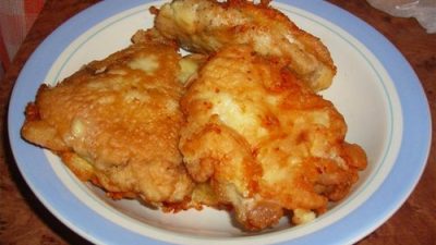 Отбивные из куриного филе в сырном кляре