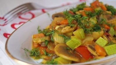Овощное рагу с карри, шафраном и имбирем