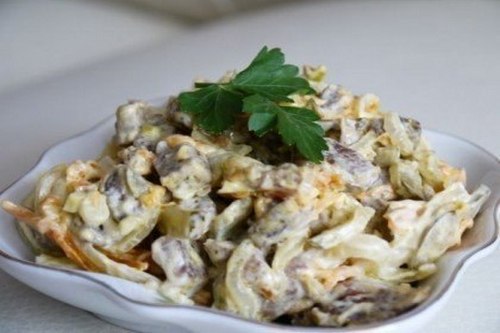 Рецепт: Сырный салат с вермишелью быстрого приготовления - с часноком