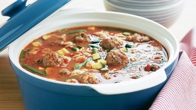 Овощной суп с сыром, фрикадельками и вермишелью по-итальянски