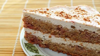 Овсяно-клубничный торт с творожной начинкой