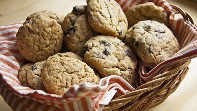 Овсяное мягкое печенье с изюмом