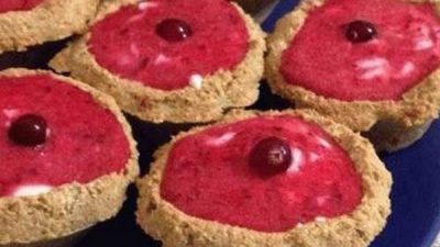 Овсяные корзиночки с творогом и клюквой