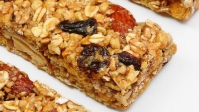 Овсяные козинаки с вишней и сухофруктами